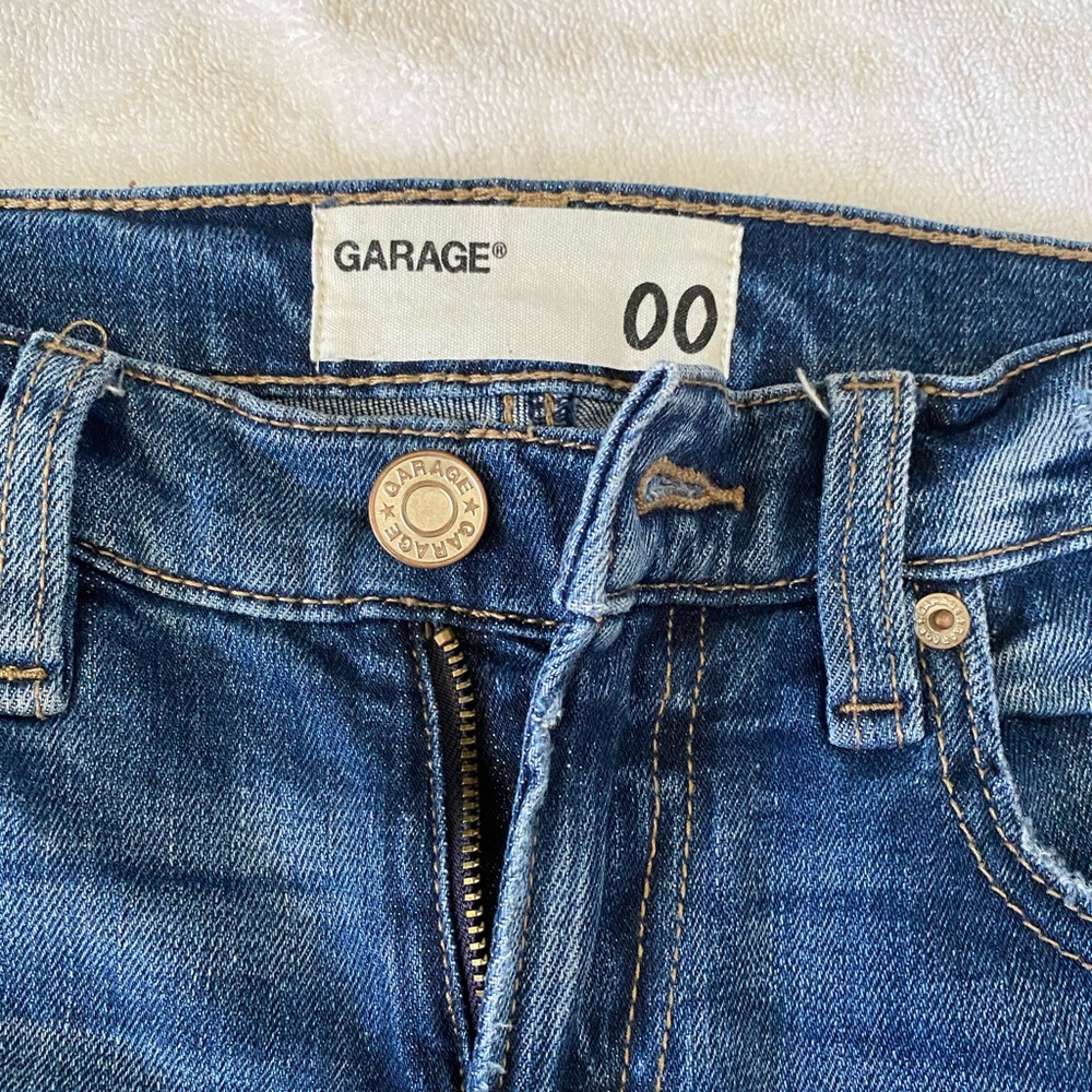 dark wash ripped mom jeans
